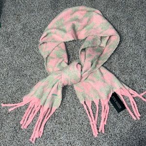 Steve Madden Houndstooth Scarf